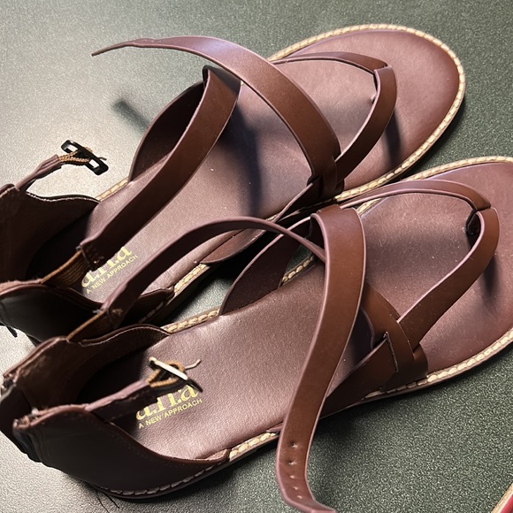 Sandals - Picture 2 of 3